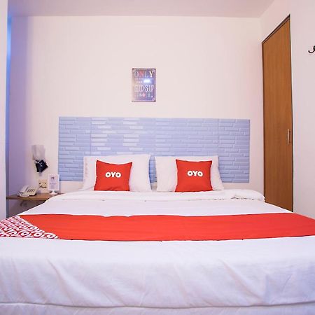 Oyo 43963 T Signature Hotel Petaling Jaya Exterior photo