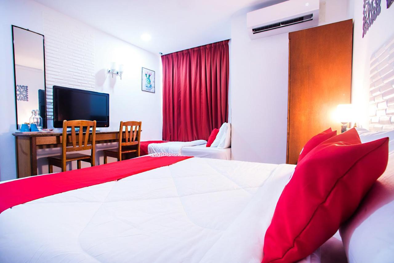 Oyo 43963 T Signature Hotel Petaling Jaya Exterior photo