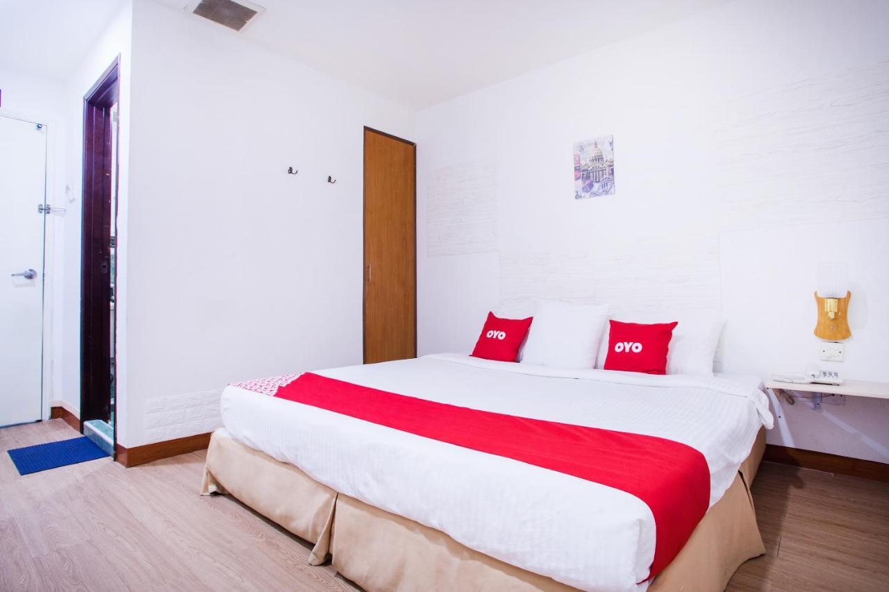 Oyo 43963 T Signature Hotel Petaling Jaya Exterior photo