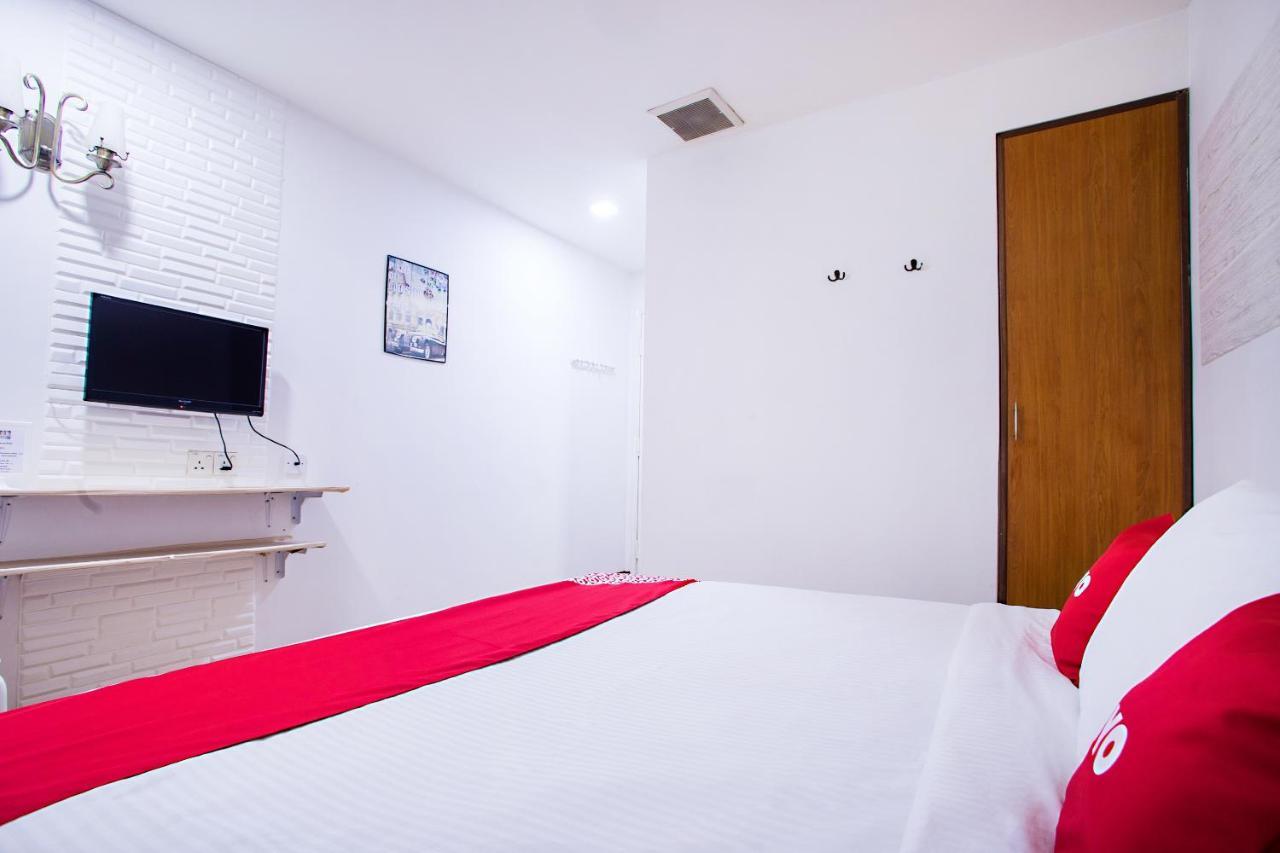 Oyo 43963 T Signature Hotel Petaling Jaya Exterior photo