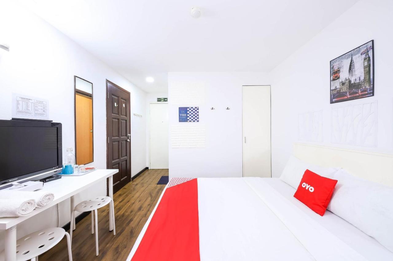 Oyo 43963 T Signature Hotel Petaling Jaya Exterior photo