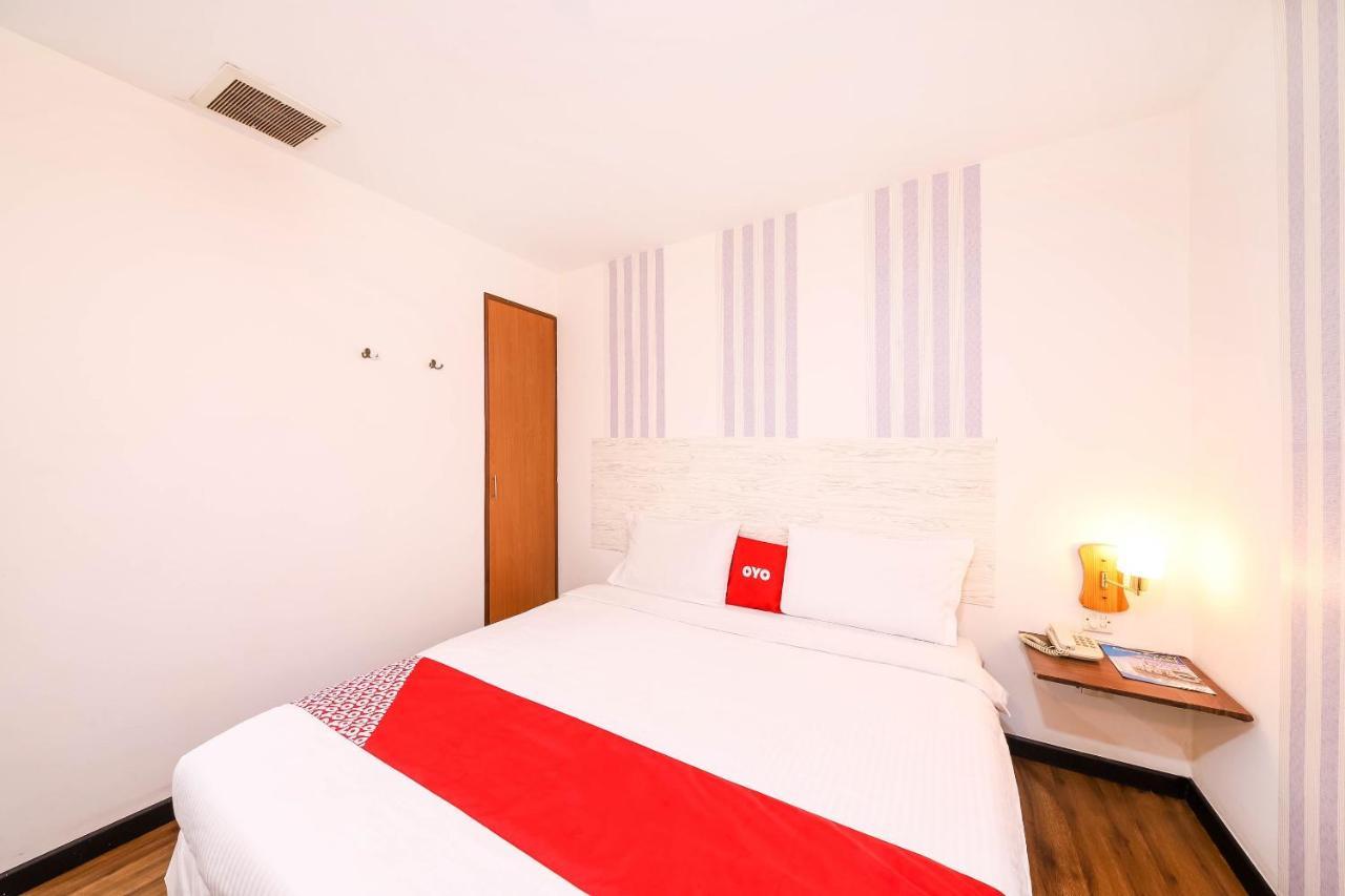 Oyo 43963 T Signature Hotel Petaling Jaya Exterior photo