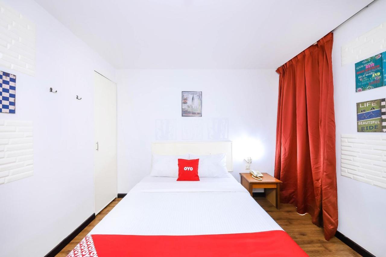 Oyo 43963 T Signature Hotel Petaling Jaya Exterior photo