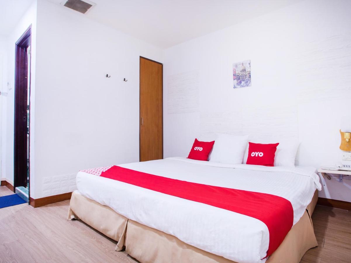 Oyo 43963 T Signature Hotel Petaling Jaya Exterior photo