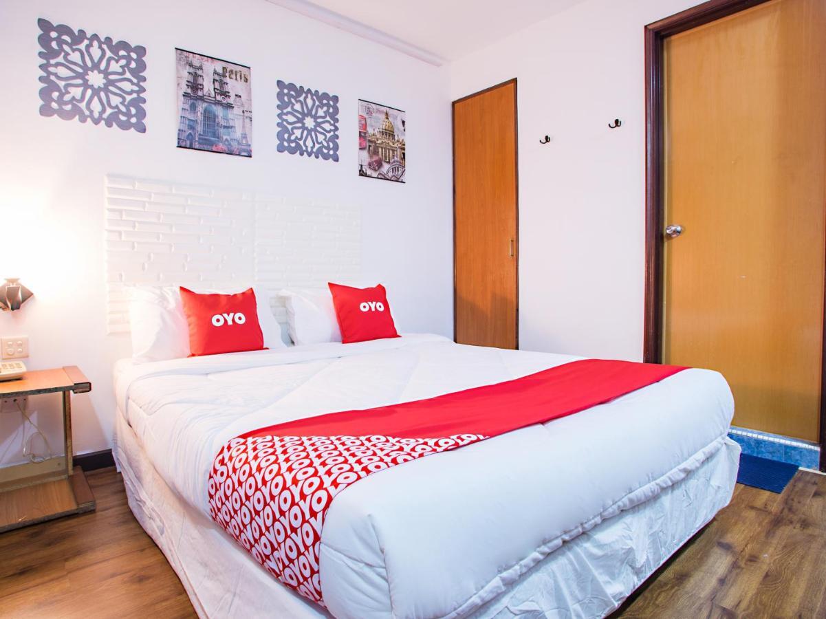Oyo 43963 T Signature Hotel Petaling Jaya Exterior photo
