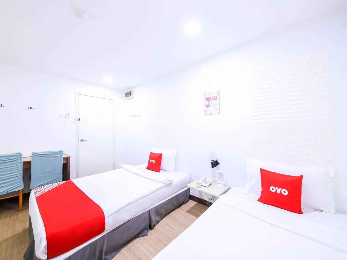 Oyo 43963 T Signature Hotel Petaling Jaya Exterior photo