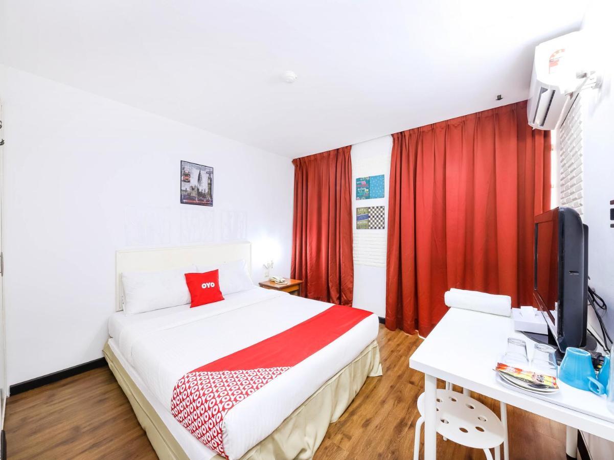 Oyo 43963 T Signature Hotel Petaling Jaya Exterior photo